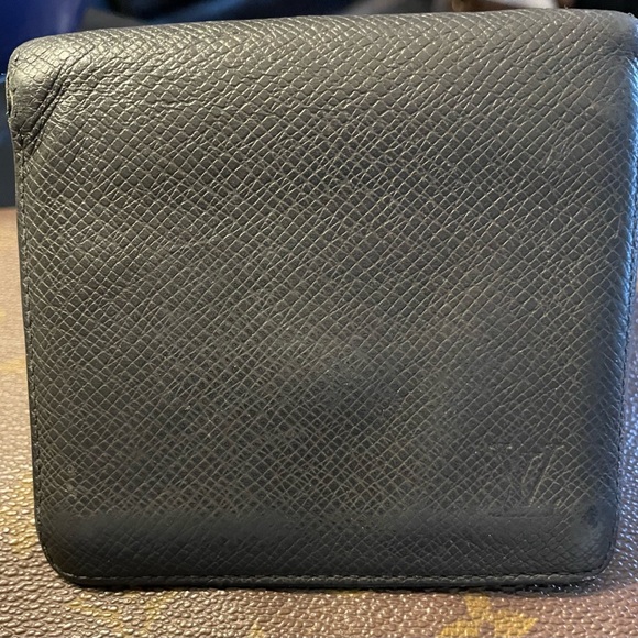 Louis Vuitton Textured Black Wallet - Picture 1 of 9